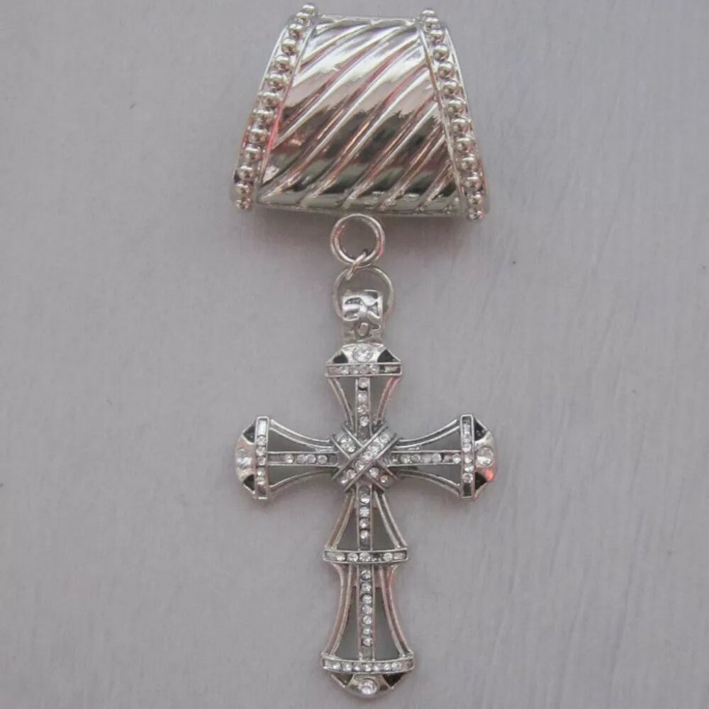 Vtg Silver tone with Rhinestone Cross Scarf Holder Slide Pendant Fashion Jewelry